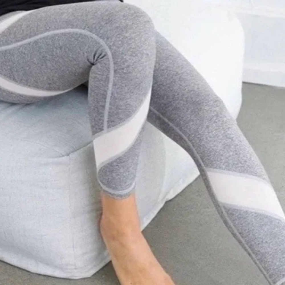 💫HP‼️💫 NWOT AERIE Chill Play Move Leggings w/Mesh Detail in Gray/White, Size XS